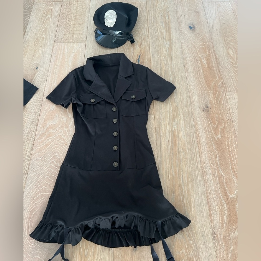 Women’s Leg Avenue Sexy Police Officer Costume Size Small with accessories
